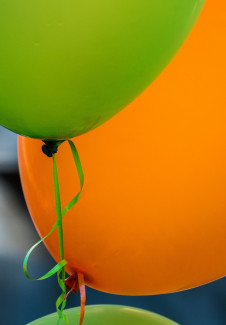 Luftballons grün orange